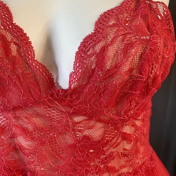 Victoria's Secret lace Cami sexy babydoll pleated hem, Size medium - Picture 7 of 11